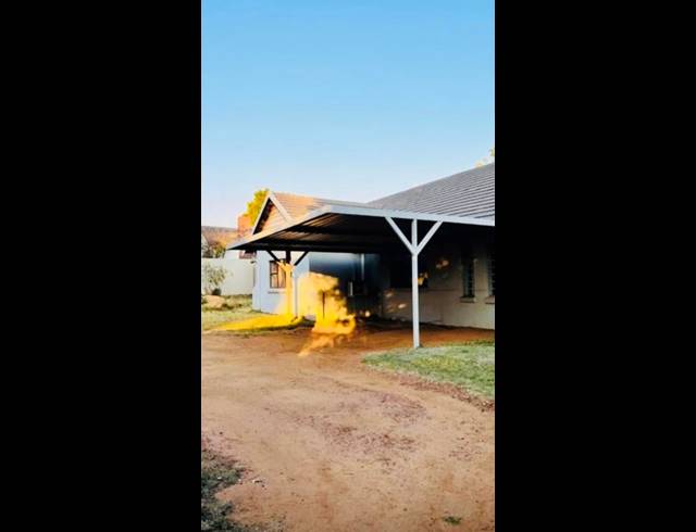 4 BEDROOM PROPERTY TO RENT IN LOMBARDY EAST